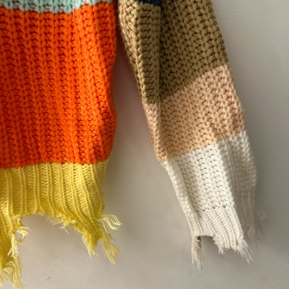 Le Peachy Colorblock Distressed Sweater - Picture 4 of 6